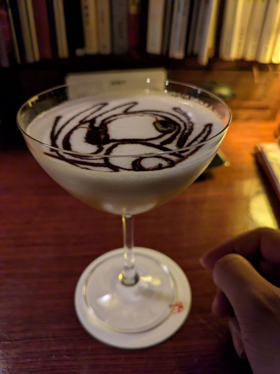 Figure 34: 忘记矢三郎的基酒了，上面有用巧克力画的狸猫，可惜拍照的角度不对。